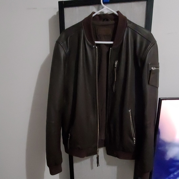 Clean leather jacket - Picture 2 of 5